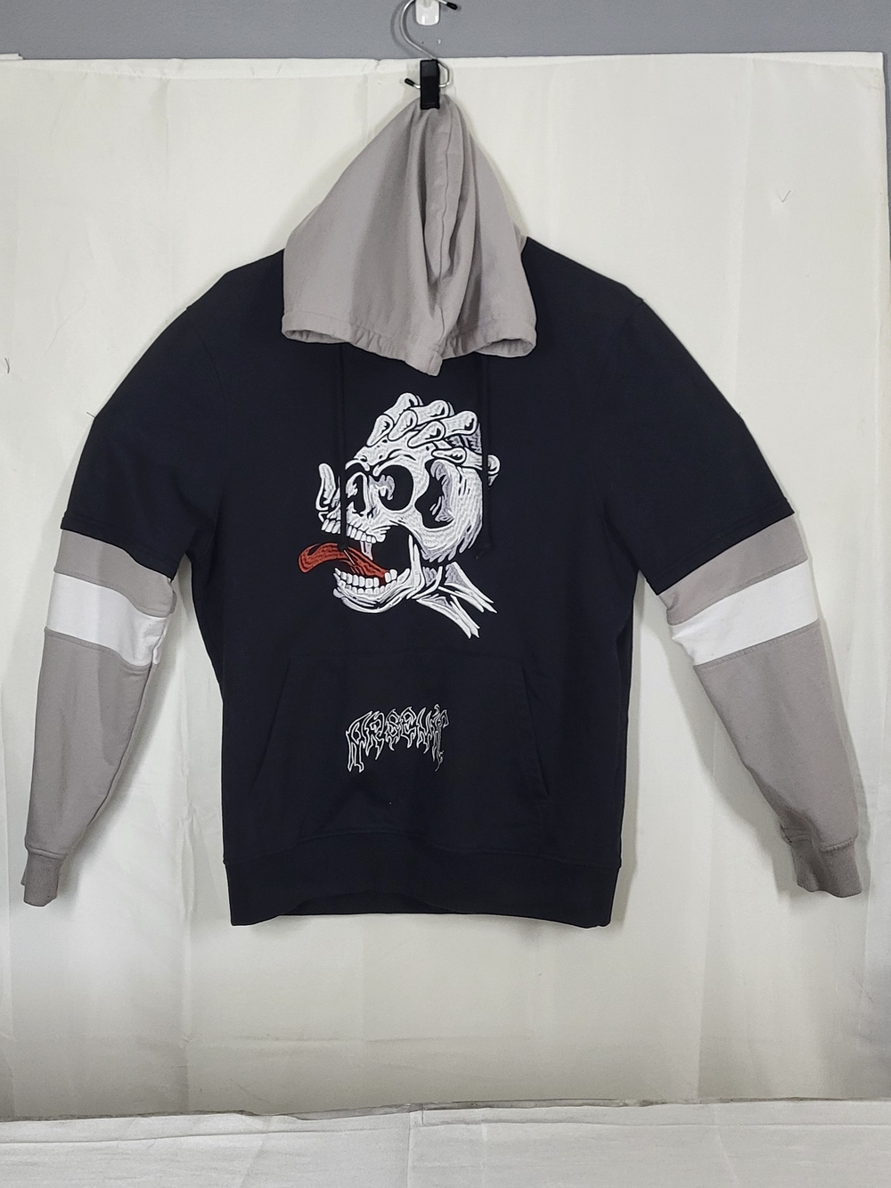 Black & Gray Graphic Pullover Hoodie with Skull Motif
